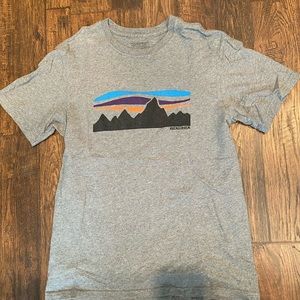 Men’s Size Small Patagonia T shirt